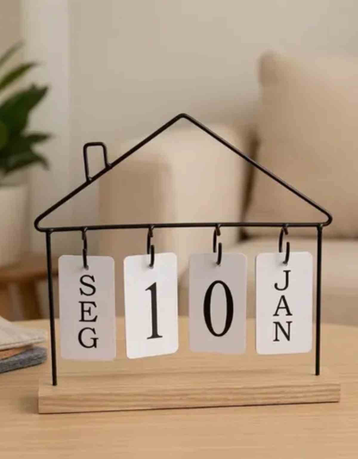 Calendário Decorativo de MDF e Metal